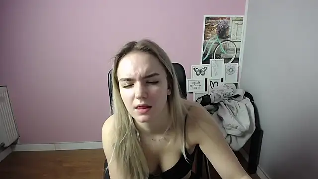 Snapshot of viktoria_lovely chatting on 01/17/25, 06:36 viktoria lovely online show from 01/17/25, 06:36