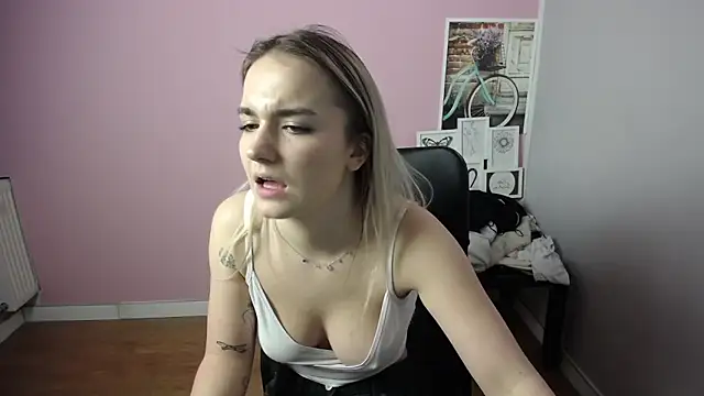 Snapshot of viktoria_lovely chatting on 01/24/25, 09:28 viktoria lovely online show from 01/24/25, 09:28