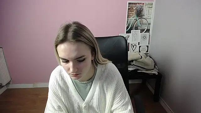 Snapshot of viktoria_lovely chatting on 02/10/25, 11:25 viktoria lovely online show from 02/10/25, 11:25