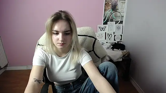 Snapshot of viktoria_lovely chatting on 02/18/25, 10:05 viktoria lovely online show from 02/18/25, 10:05