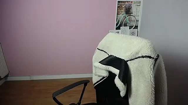 Snapshot of viktoria_lovely chatting on 02/28/25, 09:04 viktoria lovely online show from 02/28/25, 09:04