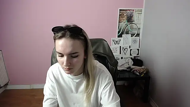 Snapshot of viktoria_lovely chatting on 03/09/25, 12:20 viktoria lovely online show from 03/09/25, 12:20