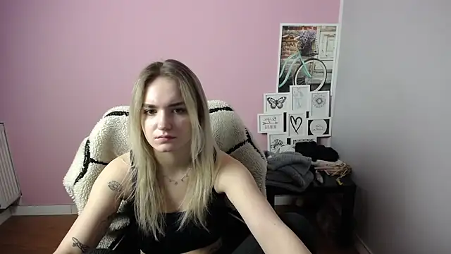 Snapshot of viktoria_lovely chatting on 03/16/25, 11:27 viktoria lovely online show from 03/16/25, 11:27