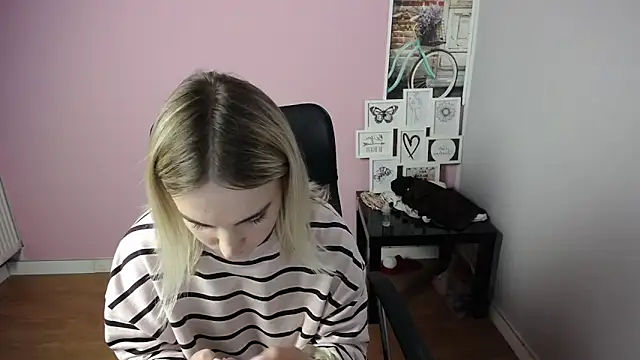 Snapshot of viktoria_lovely chatting on 09/12/25, 10:04 viktoria lovely online show from 09/12/25, 10:04