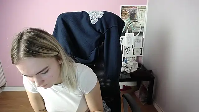 Snapshot of viktoria_lovely chatting on 09/17/25, 07:21 viktoria lovely online show from 09/17/25, 07:21