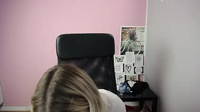 Snapshot of viktoria_lovely chatting on 09/19/25, 09:54 viktoria lovely online show from 09/19/25, 09:54