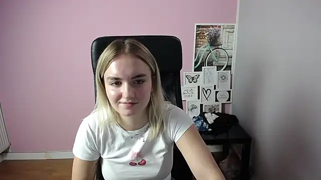 Snapshot of viktoria_lovely chatting on 09/22/25, 07:54 viktoria lovely online show from 09/22/25, 07:54