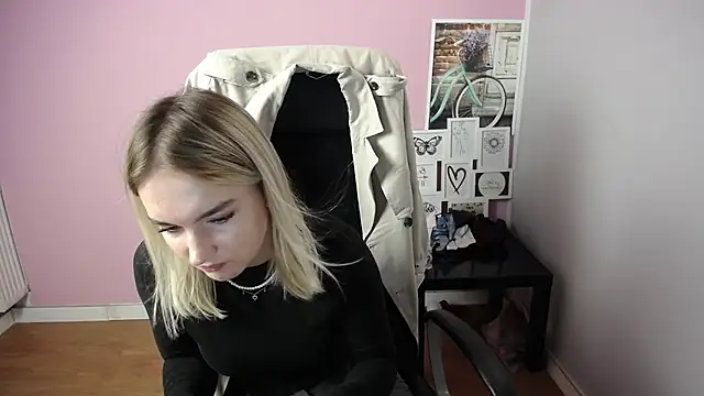 Snapshot of viktoria_lovely chatting on 10/06/25, 07:06 viktoria lovely online show from 10/06/25, 07:06