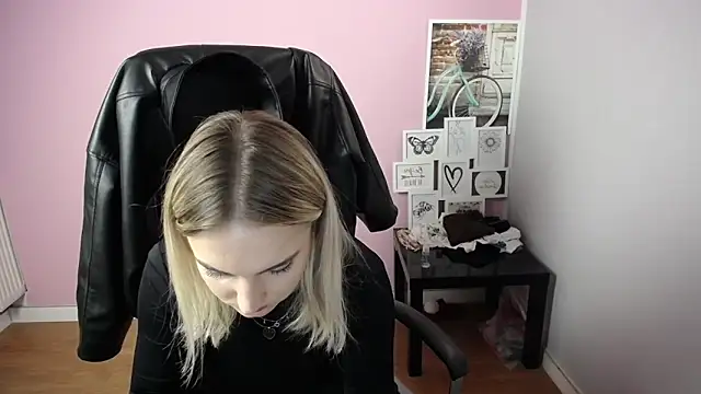 Snapshot of viktoria_lovely chatting on 10/17/25, 09:56 viktoria lovely online show from 10/17/25, 09:56