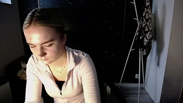 Snapshot of viktoria_lovely chatting on 11/09/25, 12:36 viktoria lovely online show from 11/09/25, 12:36