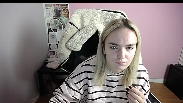 Snapshot of viktoria_lovely chatting on 12/04/25, 09:40 viktoria lovely online show from 12/04/25, 09:40