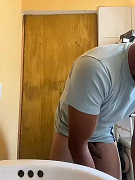 Snapshot of negro15cm17 chatting on 02/04/25, 03:04 negro15cm17 online show from 02/04/25, 03:04