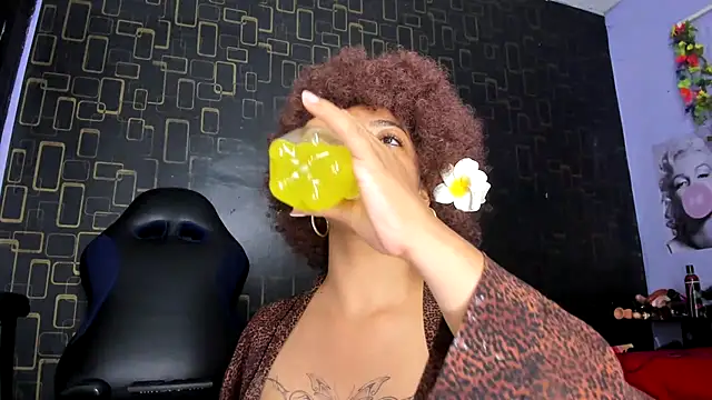 Alika01 online show from 02/14/25, 12:51