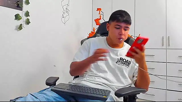 Snapshot of Bray_Kevin chatting on 01/10/26, 04:20 Bray Kevin online show from 01/10/26, 04:20