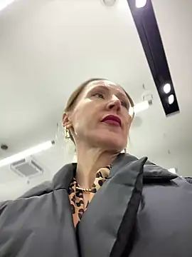 Snapshot of LauraDavis chatting on 01/15/25, 04:32 LauraDavis online show from 01/15/25, 04:32