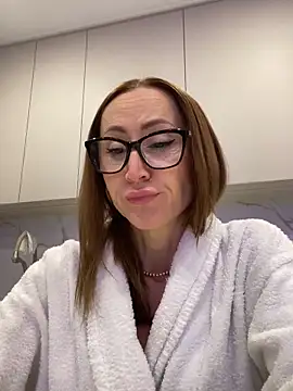 Snapshot of LauraDavis chatting on 02/22/26, 02:37 LauraDavis online show from 02/22/26, 02:37