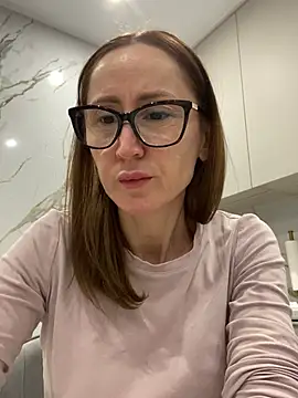 Snapshot of LauraDavis chatting on 03/05/26, 01:29 LauraDavis online show from 03/05/26, 01:29