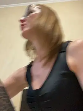 Snapshot of LauraDavis chatting on 04/25/26, 04:15 LauraDavis online show from 04/25/26, 04:15