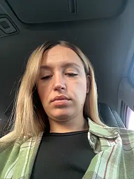 Snapshot of StasyWood chatting on 10/12/25, 01:04 StasyWood online show from 10/12/25, 01:04