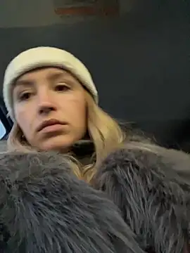 Snapshot of StasyWood chatting on 11/28/25, 02:03 StasyWood online show from 11/28/25, 02:03