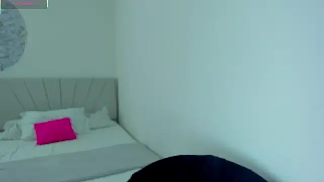 IsabelaVanegas  online show from 10/27/25, 05:17