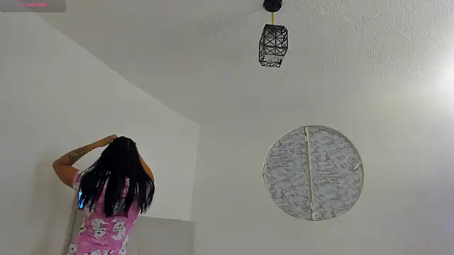 IsabelaVanegas  online show from 12/02/25, 05:24