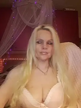 Snapshot of Angeldevilus chatting on 04/19/26, 12:00 Angeldevilus online show from 04/19/26, 12:00