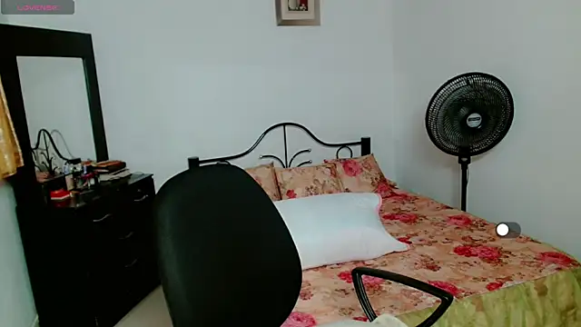 Snapshot of Lily_Benet1 chatting on 05/28/26, 10:40 Lily Benet1 online show from 05/28/26, 10:40