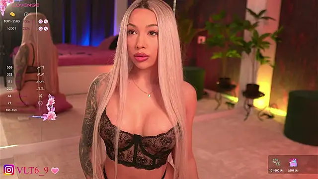 violettabunny03 online show from 02/19/25, 10:53