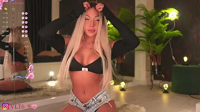 violettabunny03 online show from 11/20/25, 11:48