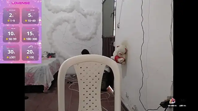 Snapshot of foxysweet09 chatting on 10/15/25, 08:42 foxysweet09 online show from 10/15/25, 08:42