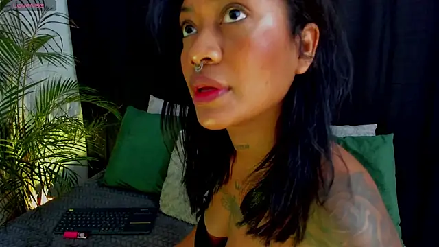 JulianaMiller online show from 06/28/26, 05:13