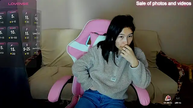 SaraXray online show from 09/29/25, 03:33