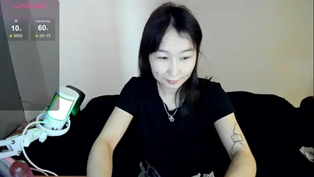 SaraXray online show from 11/19/25, 02:33