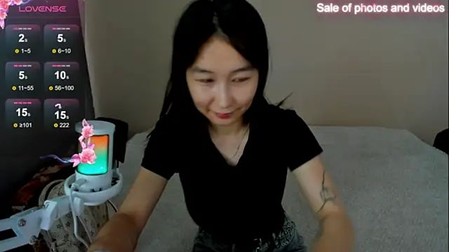 SaraXray online show from 11/22/25, 05:39