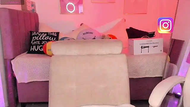 Snapshot of Hinataw33d01 chatting on 11/06/25, 04:02 Hinataw33d01 online show from 11/06/25, 04:02