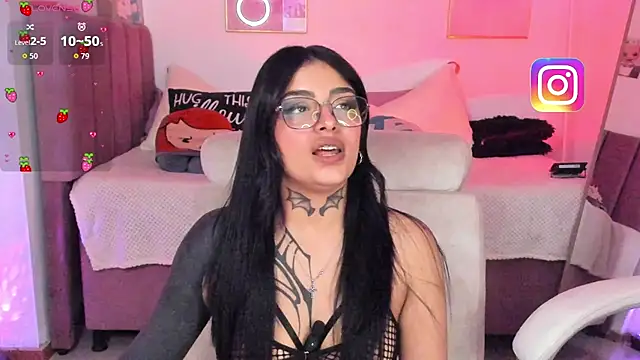 Snapshot of Hinataw33d01 chatting on 11/12/25, 01:28 Hinataw33d01 online show from 11/12/25, 01:28