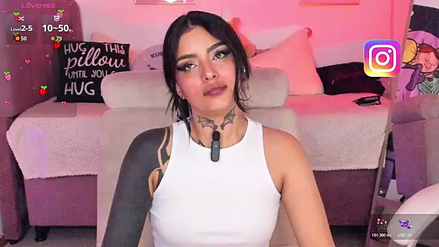 Snapshot of Hinataw33d01 chatting on 11/26/25, 01:39 Hinataw33d01 online show from 11/26/25, 01:39