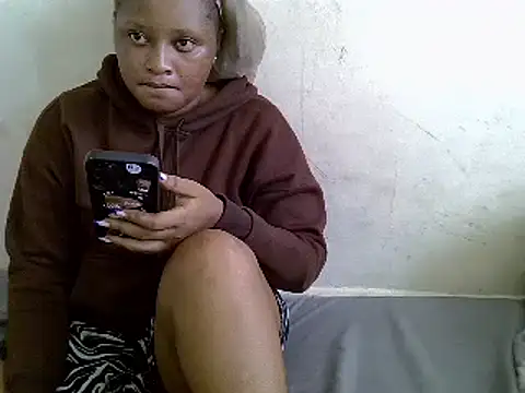 Snapshot of Crystal__Gee chatting on 03/20/25, 06:19 Crystal  Gee online show from 03/20/25, 06:19