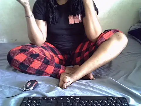 Snapshot of Crystal__Gee chatting on 07/06/26, 08:33 Crystal Gee online show from 07/06/26, 08:33