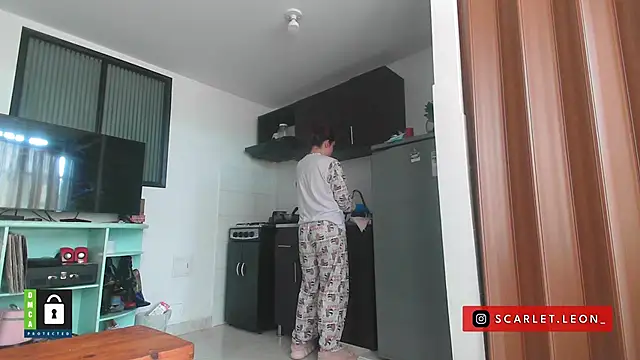 Scarletleon77 online show from 09/10/25, 03:34