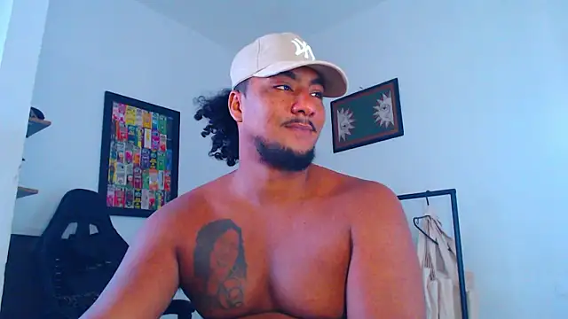 Snapshot of yosoy_enzo2020 chatting on 02/13/26, 12:56 yosoy enzo2020 online show from 02/13/26, 12:56