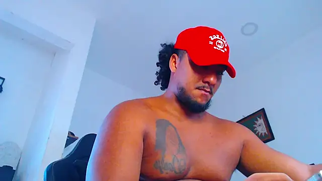 Snapshot of yosoy_enzo2020 chatting on 02/15/26, 12:25 yosoy enzo2020 online show from 02/15/26, 12:25