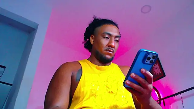 Snapshot of yosoy_enzo2020 chatting on 03/16/26, 05:44 yosoy enzo2020 online show from 03/16/26, 05:44