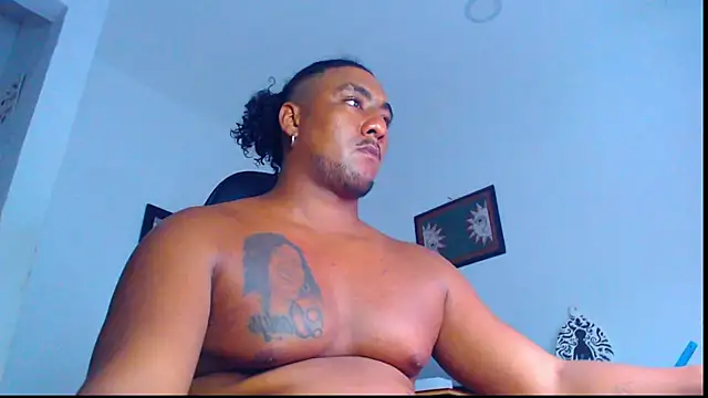 Snapshot of yosoy_enzo2020 chatting on 04/17/26, 01:30 yosoy enzo2020 online show from 04/17/26, 01:30