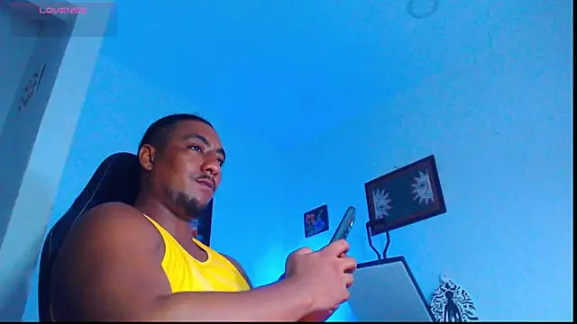Snapshot of yosoy_enzo2020 chatting on 05/02/26, 03:33 yosoy enzo2020 online show from 05/02/26, 03:33