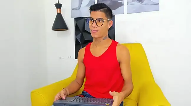 Snapshot of xbrefranco chatting on 02/18/25, 02:38 xbrefranco online show from 02/18/25, 02:38