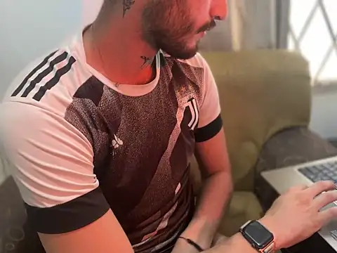 Snapshot of axel_giracr chatting on 12/16/24, 10:03 axel giracr online show from 12/16/24, 10:03