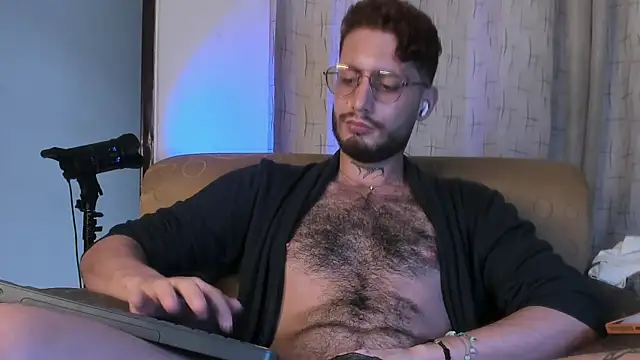 Snapshot of axel_giracr chatting on 02/23/25, 10:20 axel giracr online show from 02/23/25, 10:20