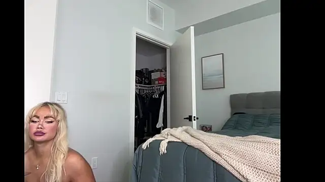 Snapshot of ElenaErickson chatting on 11/03/25, 07:59 ElenaErickson online show from 11/03/25, 07:59